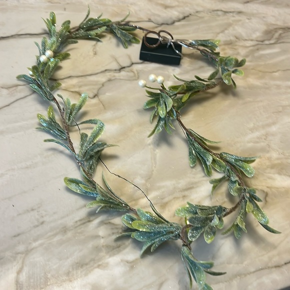 LED Lighted Holiday Garland w Remote: 4.6 Feet, Perfect for Tablescape - Picture 2 of 8